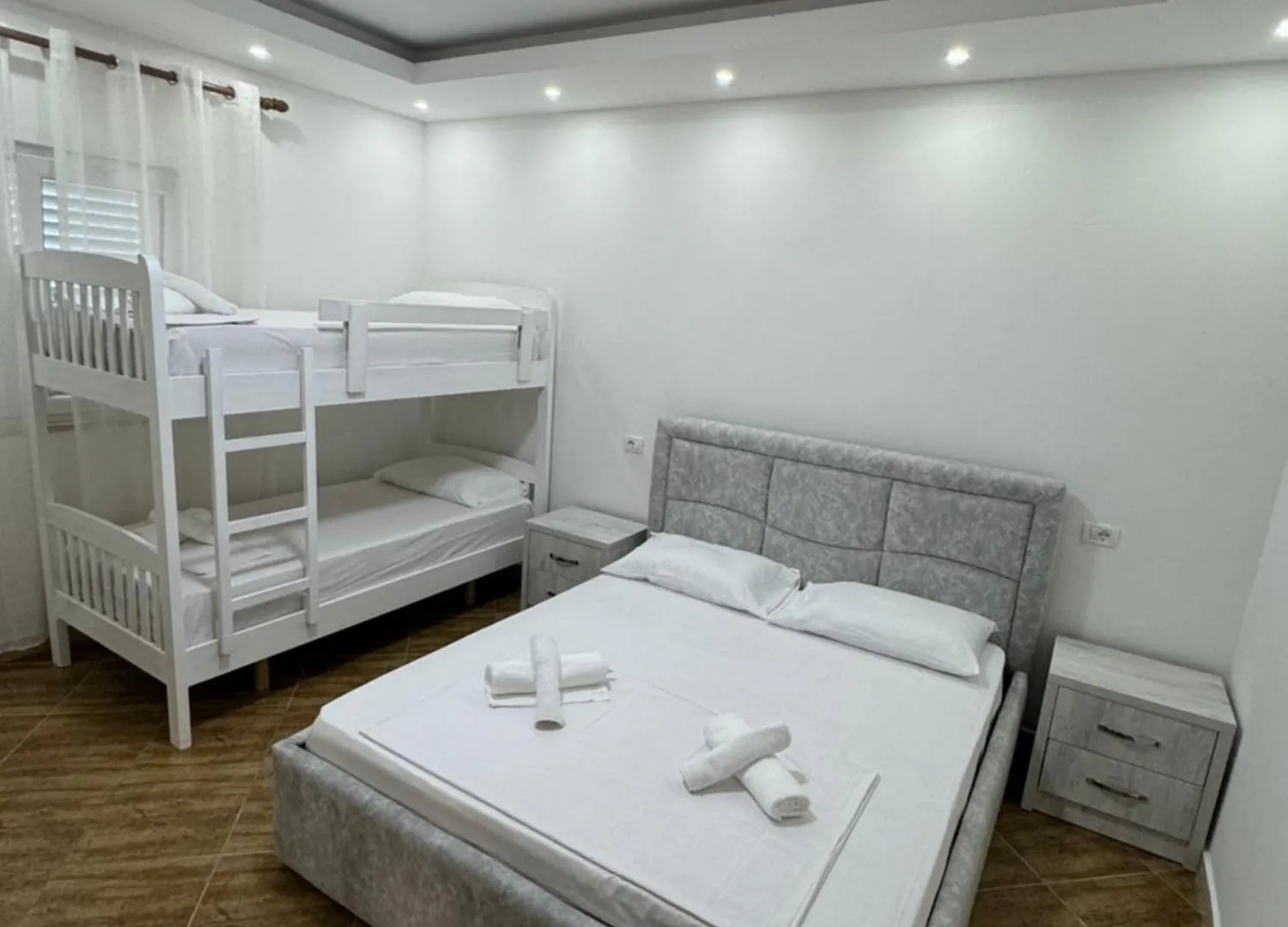 Restorant Hotel Niku Shetaj アルバニア