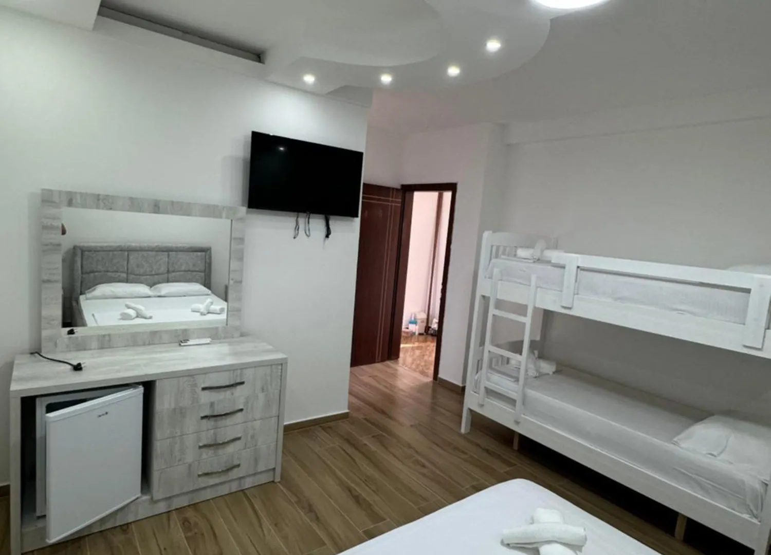 Restorant Hotel Niku Shetaj 4*,  アルバニア